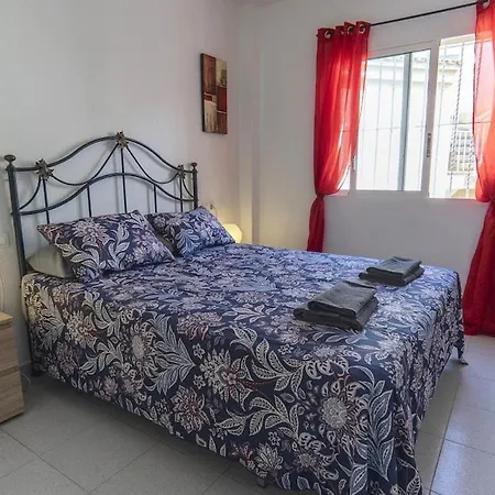 Spacious 1 Bedroom With Salt Views *