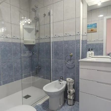 Spacious 1 Bedroom With Salt Views Lägenhet