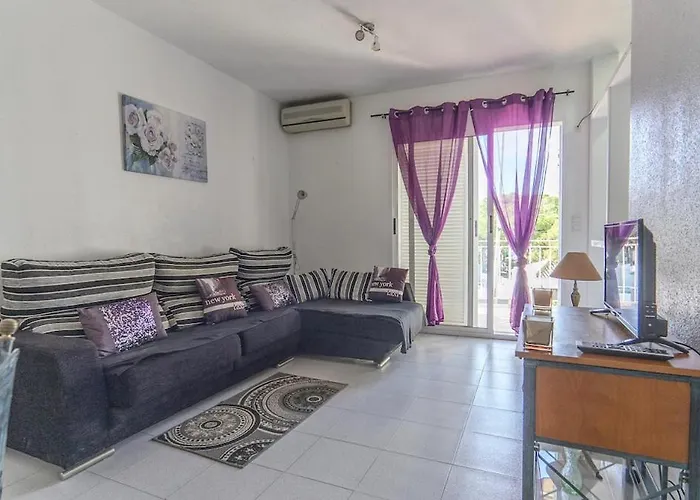 Spacious 1 Bedroom With Salt Views Apartman